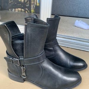 Women's boots black  with a zipper